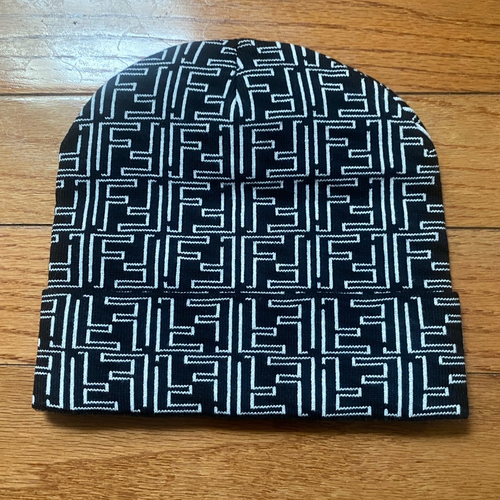 FENDI WINTER HAT (unisex)